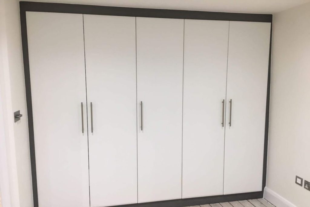 Luxury and Organisation: The Unrivalled Benefits of Walk-In Wardrobes